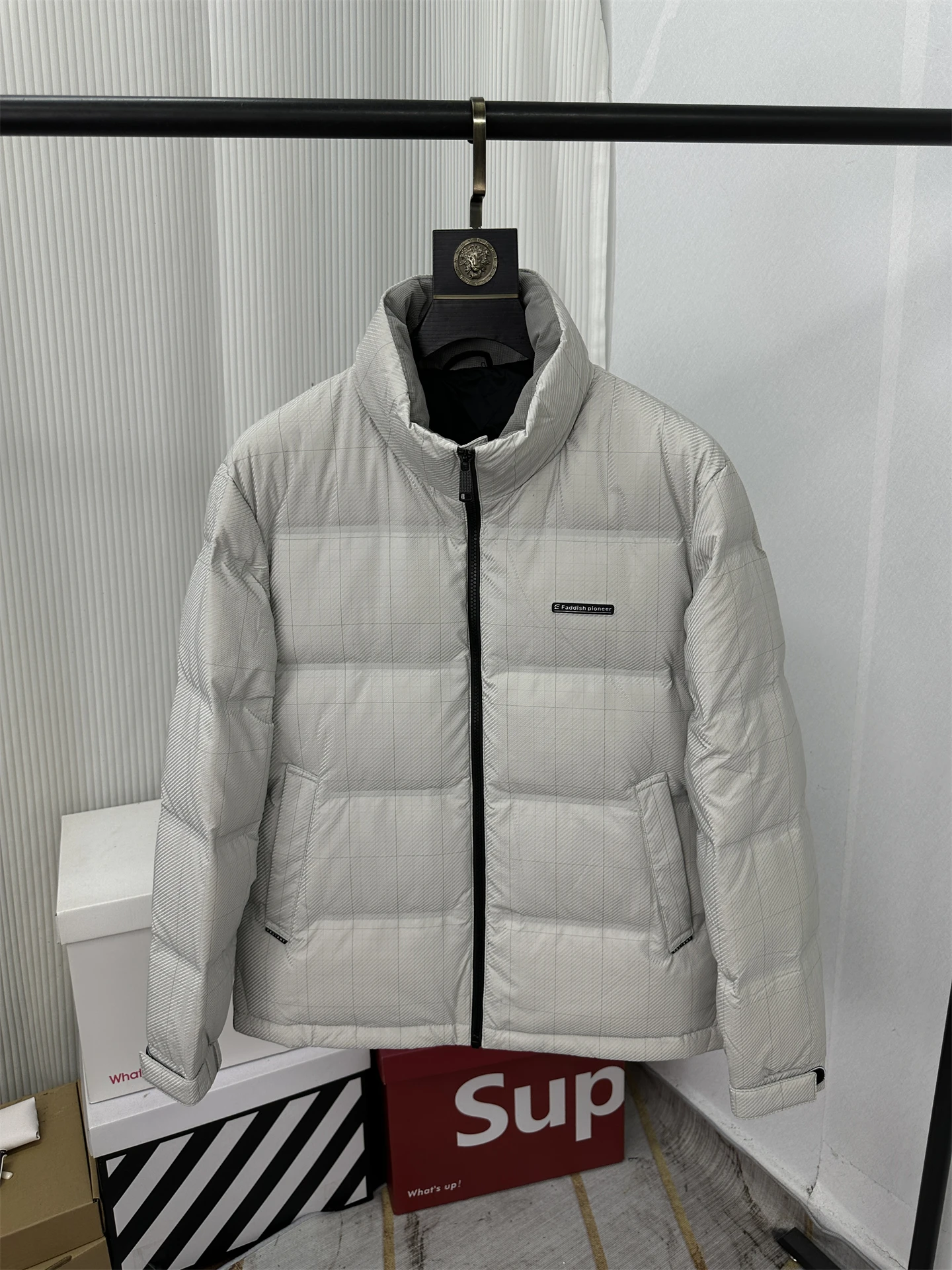 

Теплая мужская повседневная зимняя куртка с воротником-стойкой, простым узором и длинными рукавами из полиэфирного волокна