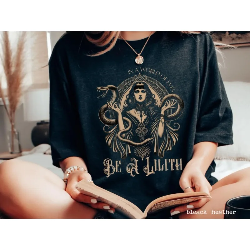 Camiseta Lilith, Become Lilith in Eve's World, Diosa Oscura Feminista, Camisa Gótica, Camiseta, Bruja Gótica