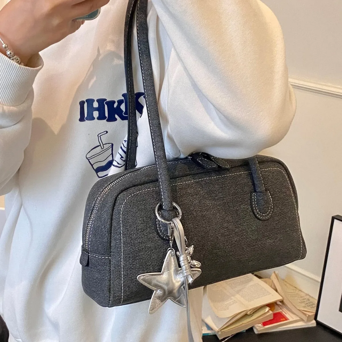 

Boston bag, luxury designer denim bag, casual underarm handbag, women's large-capacity business commuting single-shoulder bag