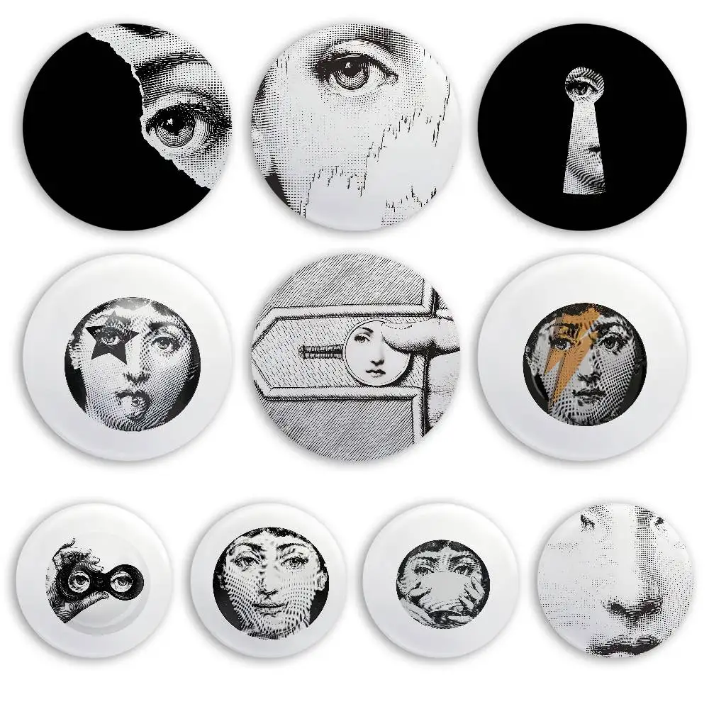 الفن الوجه F-Fornasetties الكرتون شارات شارة مستديرة صفيح عملة بروش الملابس على ظهره اكسسوارات التلبيب دبوس #1