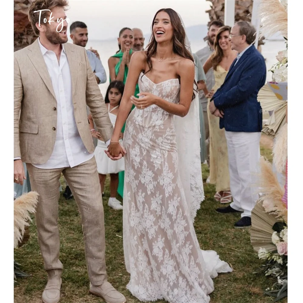 Tokyo Customized White Sweetheart Neck Wedding Dresses Sleeveless Lace Court Train Bridal Gowns Flower Mermaid Wedding Gowns