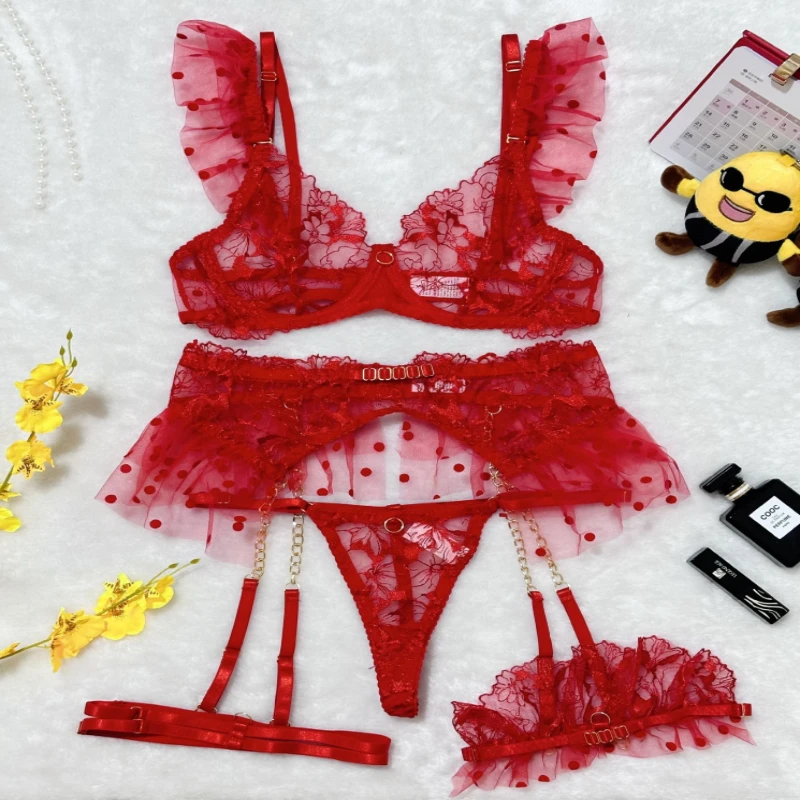 Set di quattro pezzi di lingerie sexy con ricamo in pizzo con catena in metallo artigianale complessa bikini