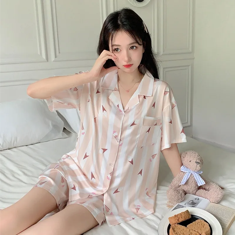طقم بيجامات مكون من قطعتين للنساء من الحرير الصناعي والساتان ملابس نوم نسائية جديدة أنيقة بأكمام قصيرة بيجامة عصرية ملابس منزلية غير رسمية