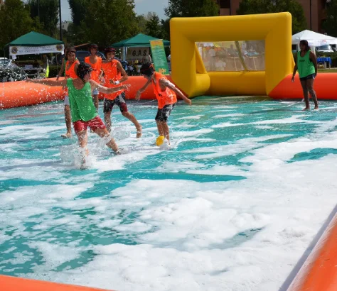 工場カスタマイズ 商業レンタル インフレータブルフットボールプレイグラウンド、インフレータブルサッカー場、インフレータブルソープフットボール場