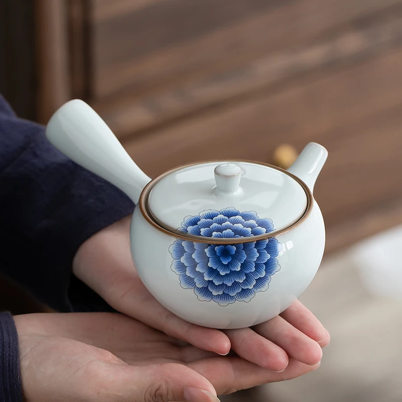 

Chinese blue and white retro side handle teapot small single tea pot ceramic Japanese kungfu tea set one person mini teaware