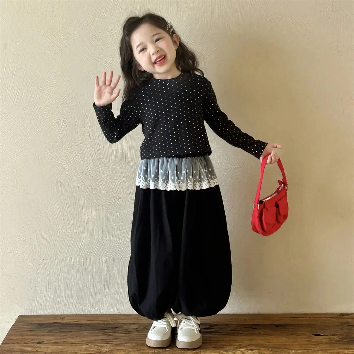 

Girls' Spring and Autumn Set New Korean Edition Children's Polka Dot Long Sleeve T-shirt Lantern Pants Fashionable Two Piec