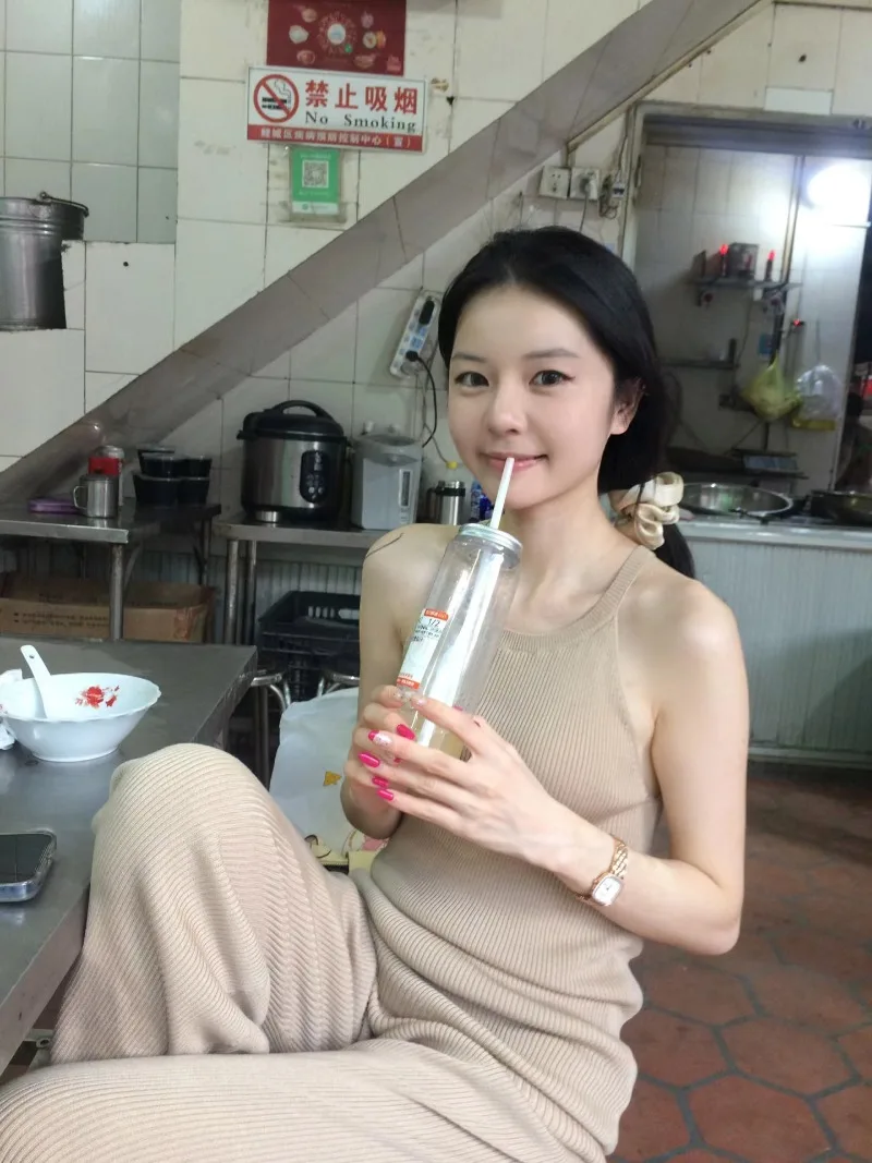 بدلة محبوكة مثيرة نقية للفتيات الجميلات ، بلوزة محبوكة بقصة ضيقة بلا أكمام ، بنطلون متوسع ، طقم من قطعتين ، ملابس نسائية ، موضة صيفية