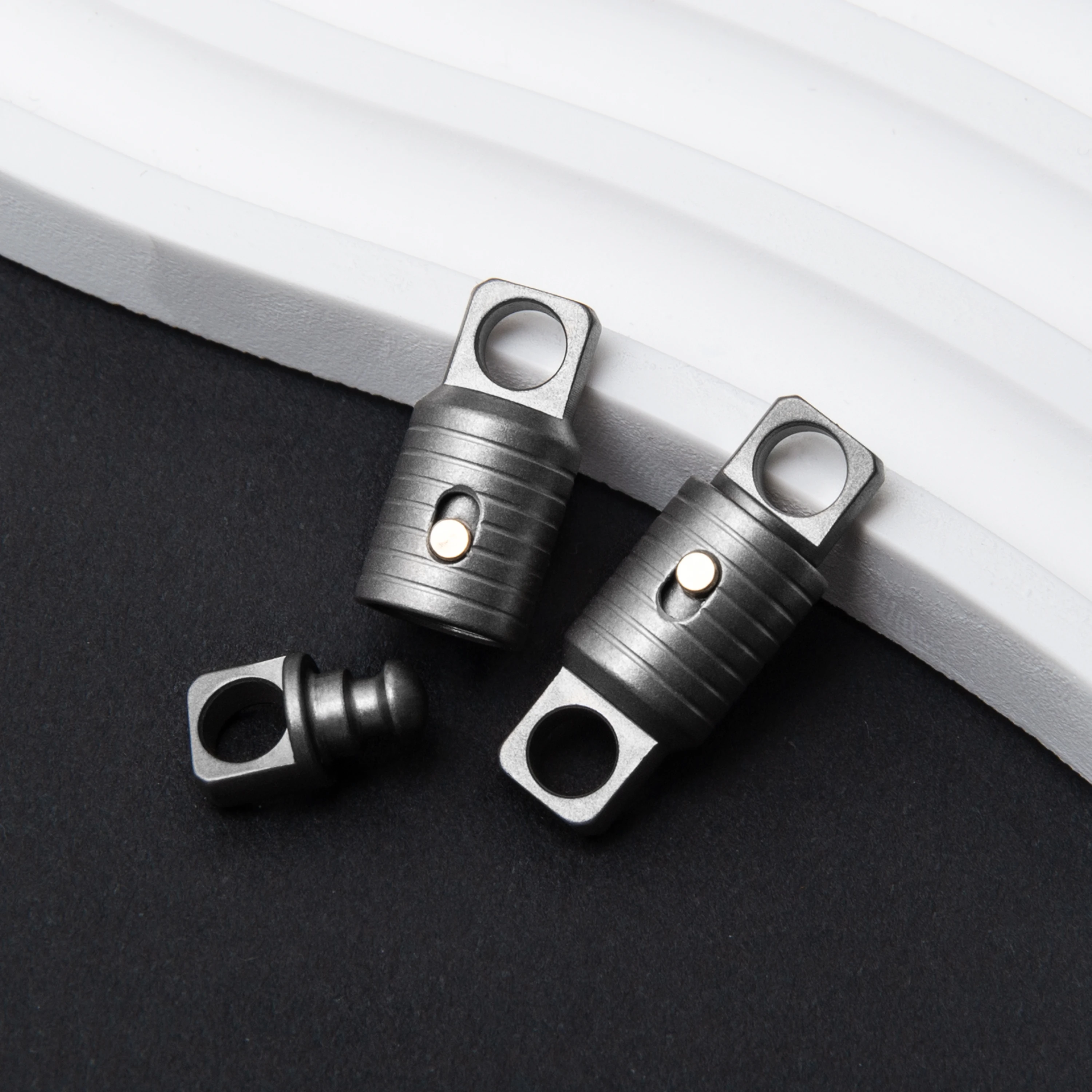 Titanium Alloy Keychain Mini Delicate Double Headed Buckle 360 Degree Rotation Separable Outdoor EDC Tools