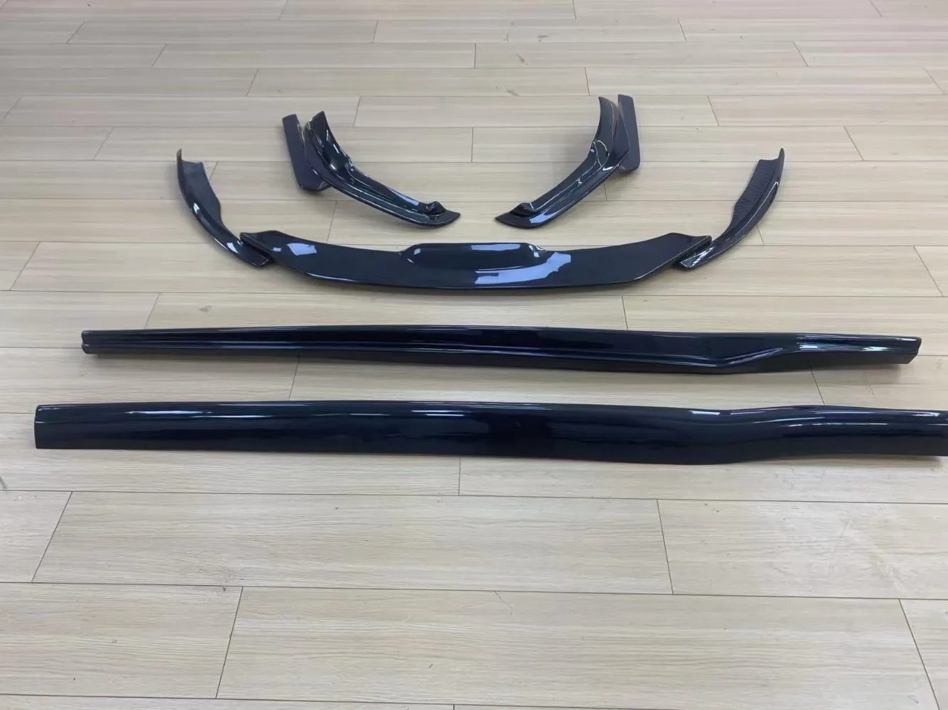 812 Body Kits for  Perfect Quality Fast Delivery Dry Carbon Fiber Front Lip Side Skirt Rear Corner Guard Diffuser Spoiler