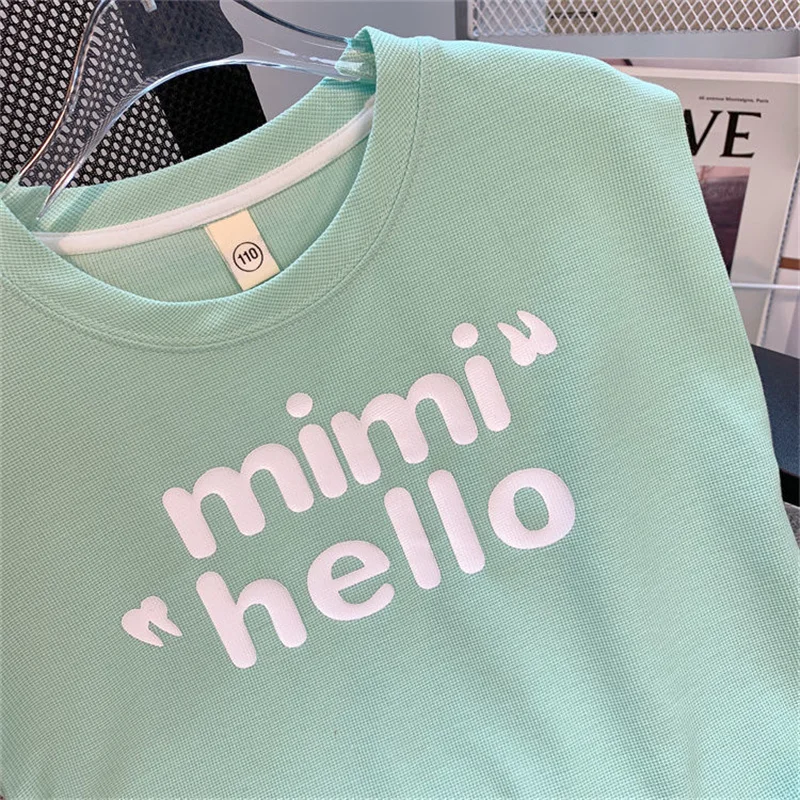 2025 الصيف الفتيات الملابس مجموعات الأطفال قصيرة الأكمام دعوى الاطفال خطابات تي شيرت السراويل 2 قطعة الزي الرياضي الموضة لطيف الملابس