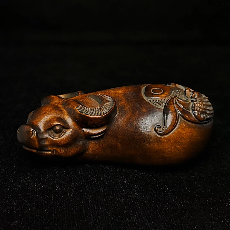 1919 Antique art Size 3 Inch Old Chinese Boxwood Wood Hand Carved ox Bat Coin Figure Statue Netsuke Ornament Gift Collection