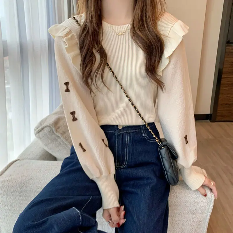 Fake Two Knitted Sweaters with Female Bow Splicing Long Sleeve Slim Fit and Look Thin Wearing Round Neck Sweater Outside