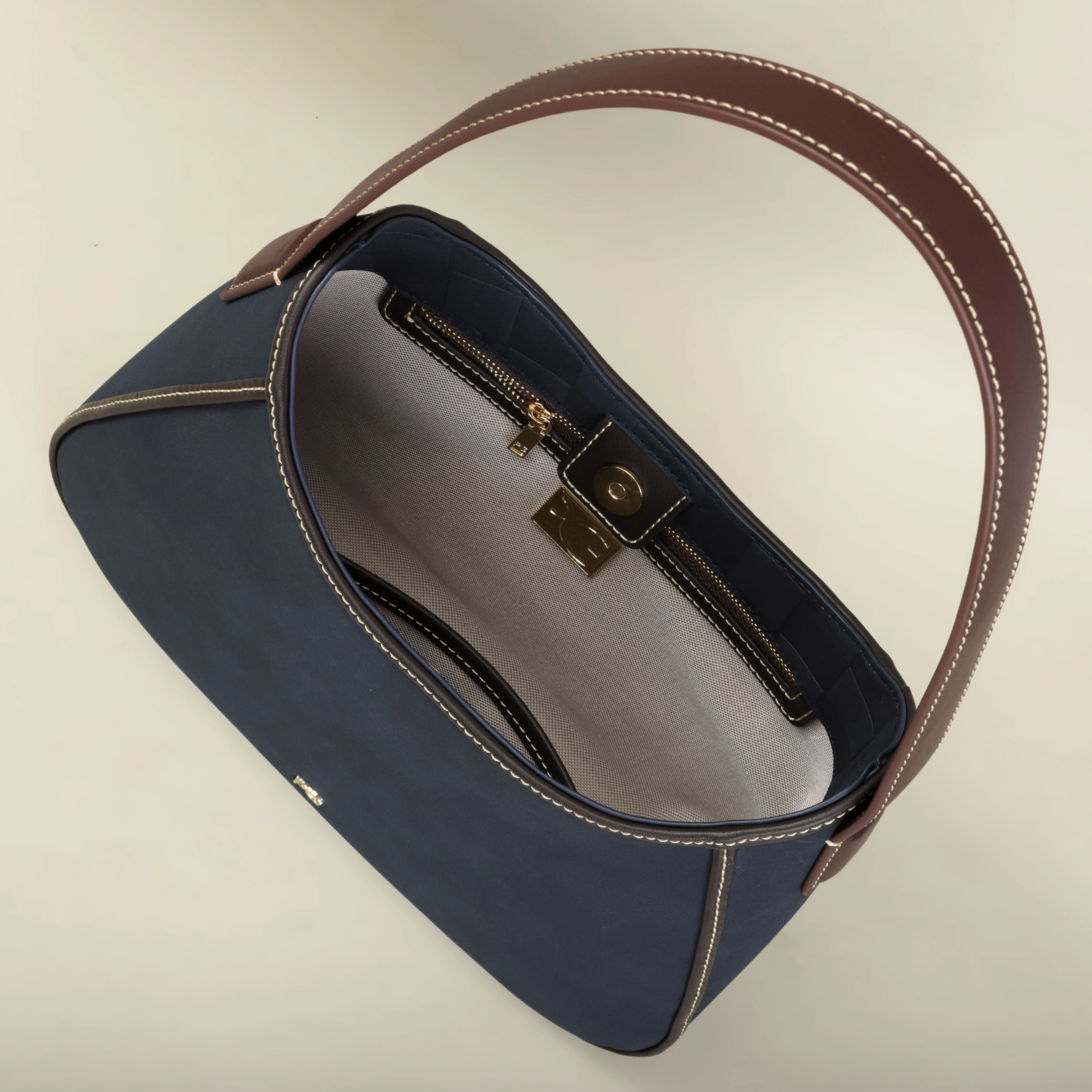 PG Lightweight 2026 Niche Luxus Designer Schultertasche Neuestes Modedesign Hochwertige Minimalistische Elegante Damenhandtasche – Detail 15