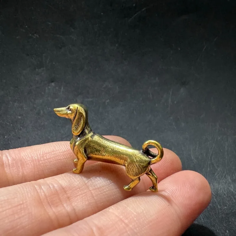 Adorno de latón con forma de pequeño perro teckel, perro dorado, mini adorno de cobre, accesorios para perros.