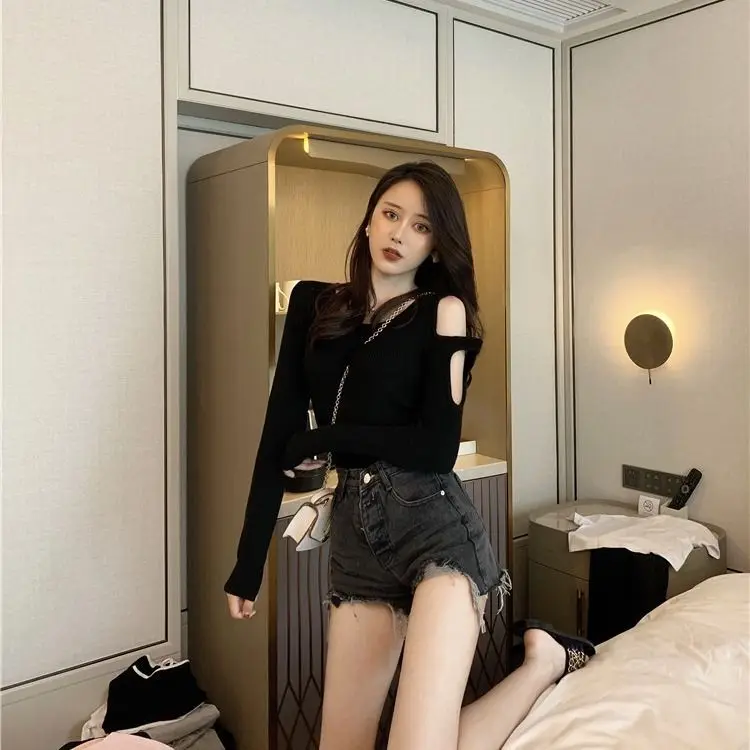 New Autumn and Winter Pure Black Sexy Shoulder Thin Tight Long -sleeved Top Korean Slimming Versatile Bottom T -shirt Women