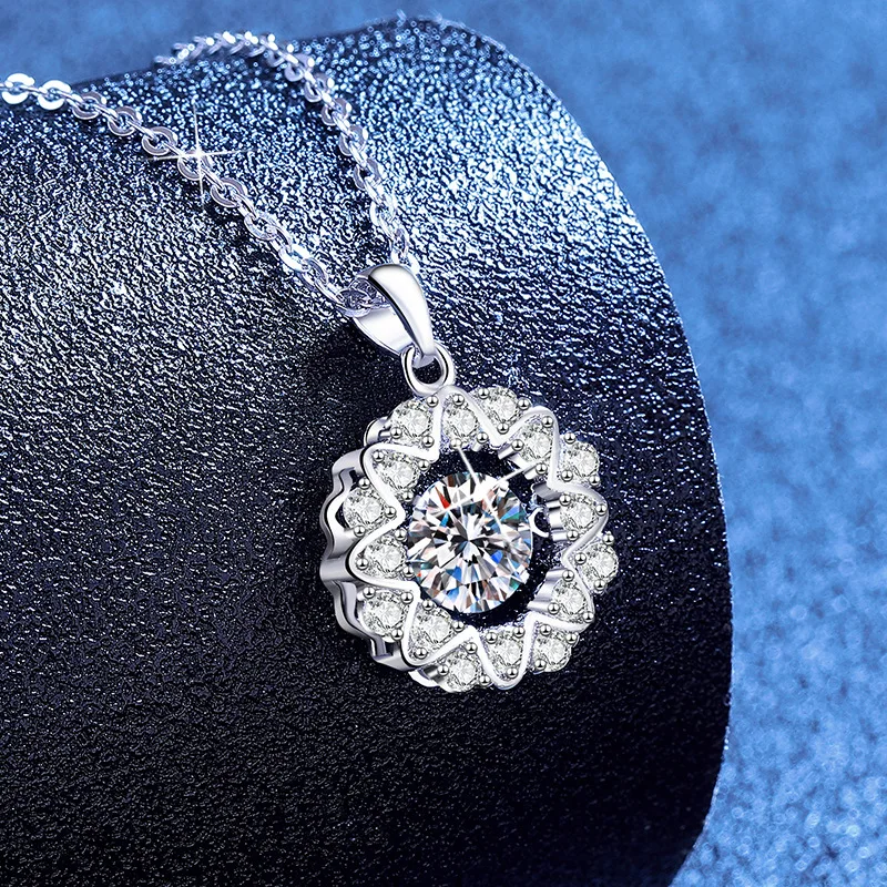 S925 Silver White Gold Plated 1CT D Color Moissanite Snowflake Beating Heart Pendant Necklace, Christmas Gift Exquisite Jewelry.