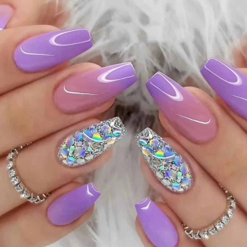 Uñas postizas francesas con lentejuelas moradas degradadas, uñas postizas extraíbles con herramientas, decoración más sencilla, dijes brillantes, diseño de 24 piezas