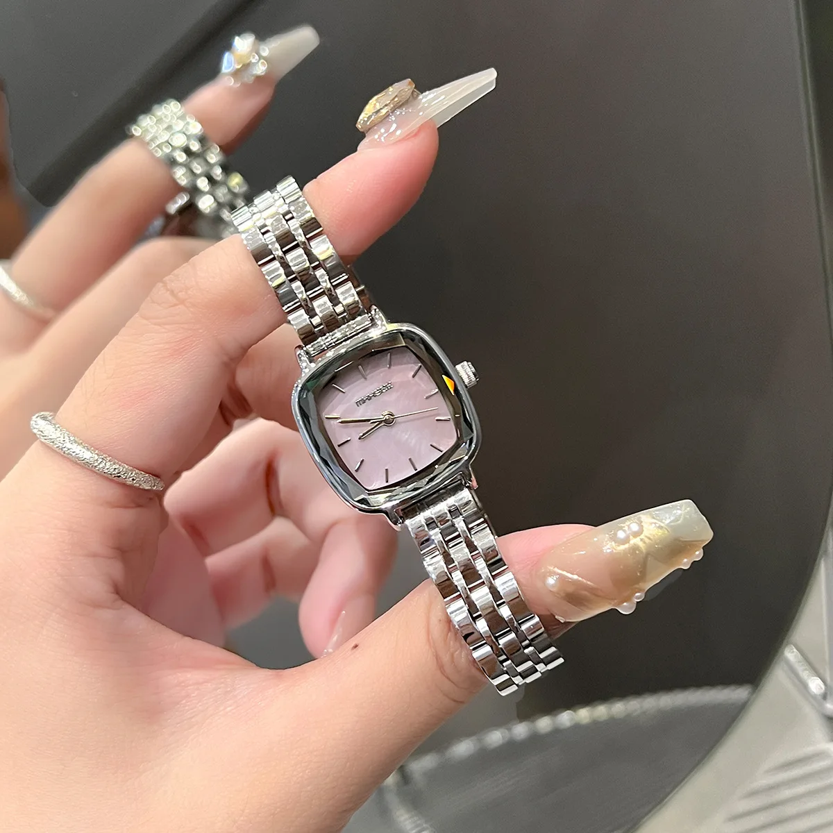 Luksusowy zegarek damski, mały kwadratowy zegarek, wysokiej jakości zegarek kwarcowy z ekskluzywną konstrukcją ze stali nierdzewnej, wyselekcjonowany zegarek premium.