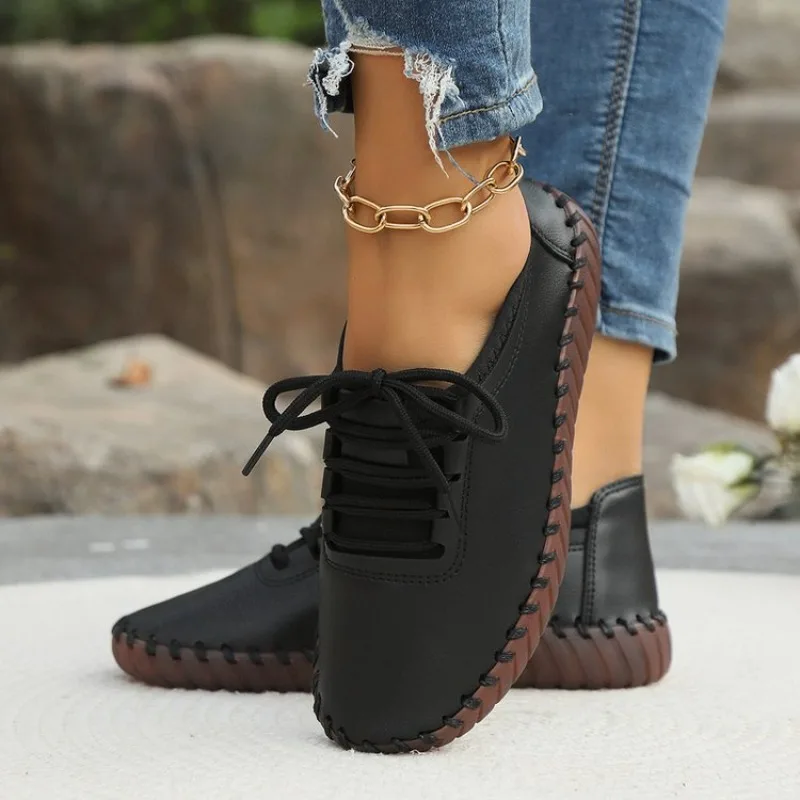 Women's Casual Sneakers Round Toe Flat Heel Leather-Look Upper Contrast Stitching Lace-Up Walking Shoes Everyday Footwear Fit
