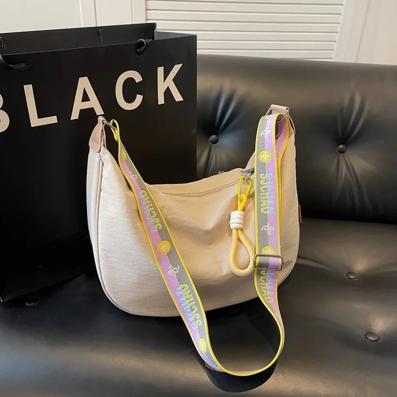 

New in 2025 Women's Casual College Style Messenger Tote - Large - Capacity, Lightweight Canvas Bag for Commuting and Campus Life