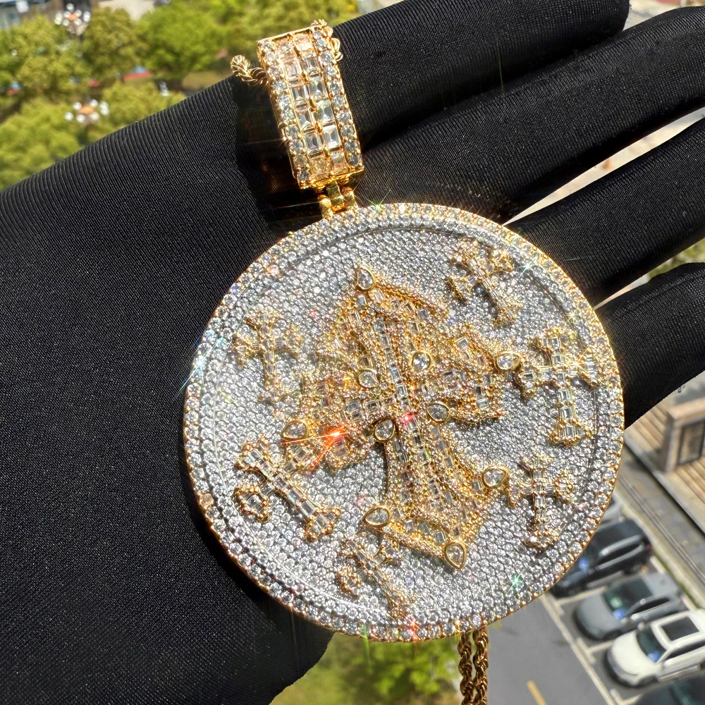 

2025 New Hip Hop Round Shaped Cross Pendant Rope Chain Necklace Punk Iced Out Bling Cz Paved Fashion Charm Men Women Jewelry