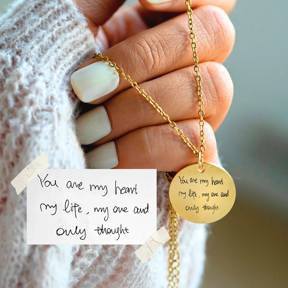 Cooltime individuelle runde Anhänger-Halskette aus Edelstahl für Frauen, personalisierte Buchstaben, besondere Symbole, Halskette, Geburtstagsgeschenk – Detail 5