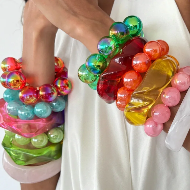 Europäisches und amerikanisches Armband aus Kunstharz mit kontrastierenden Farben und Laserperlen