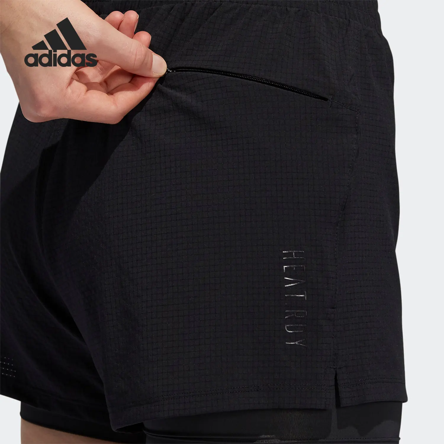 شورت رياضي كاجوال للجري للسيدات من Adidas للموسم الأصلي GM2778