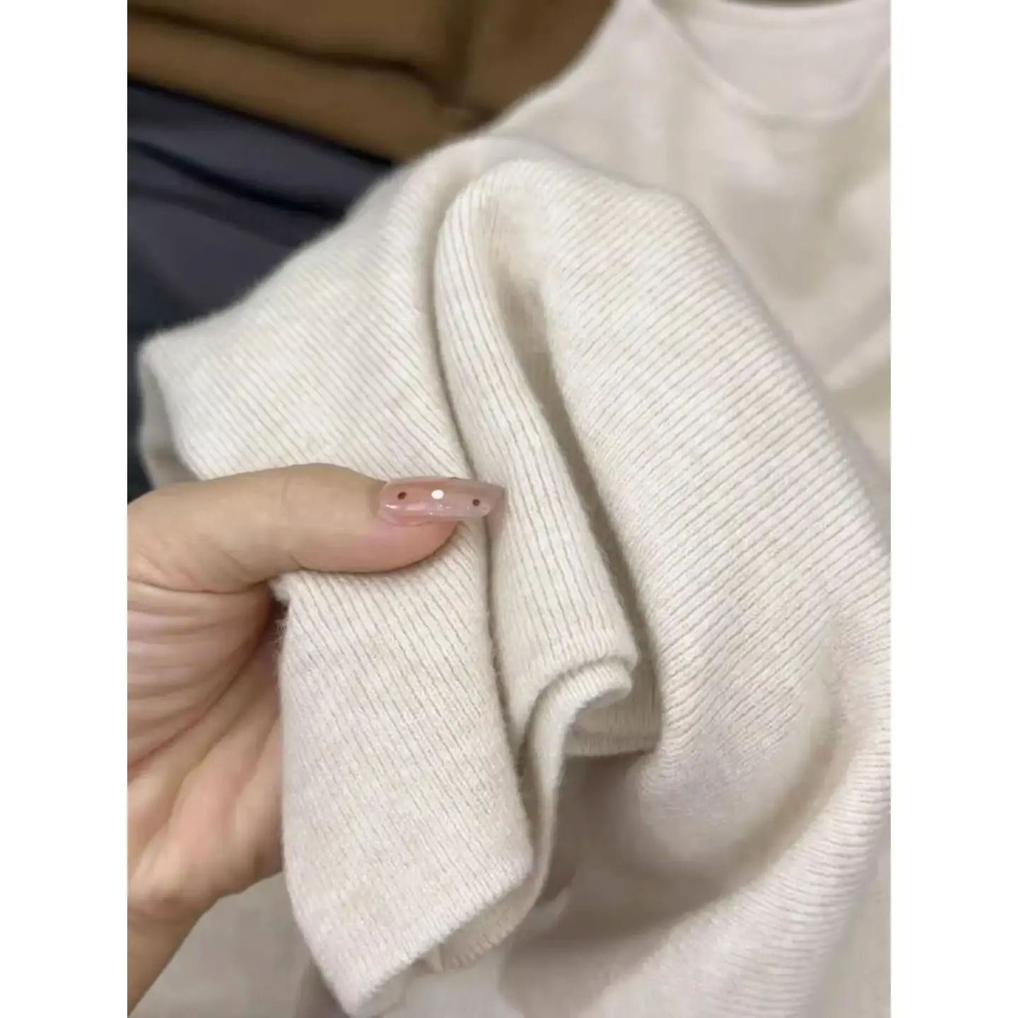 柔らかく快適な女性の長袖ハーフハイネックニットベースシャツ痩身ファッショナブルな秋冬インナーウェアTシャツトップ