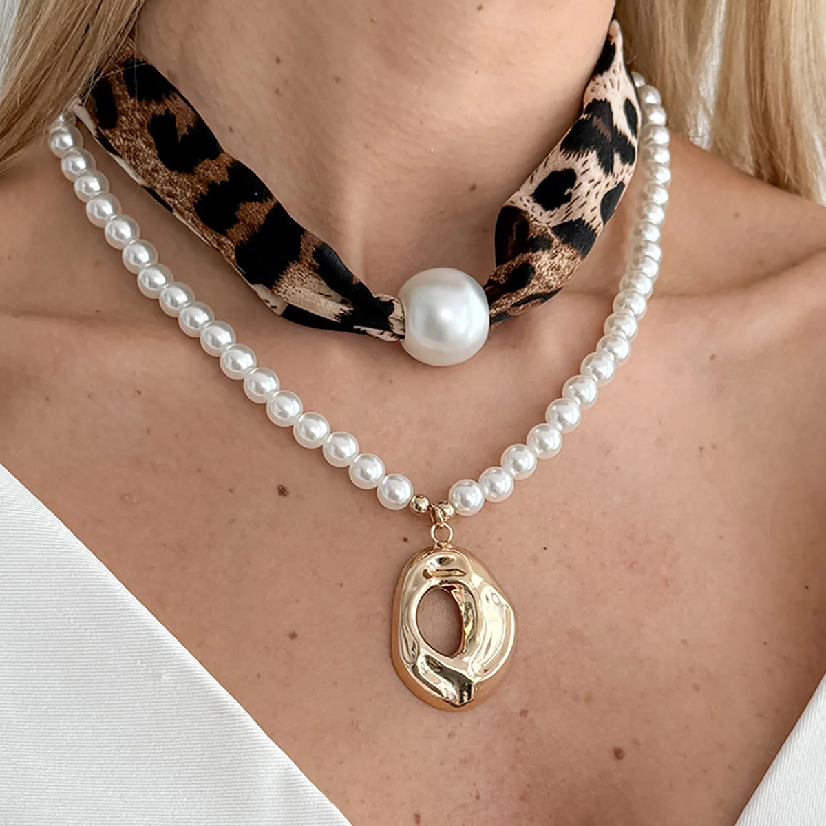 Necklace Faux Pearl Layered Liquid Circle Pendant Vintage with Sturdy Adjustable Gold Chain for Women Elegant Daily Party