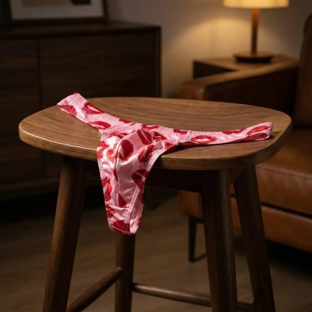 Comfortable Ice Silk Men Lip Pattern Thongs Low Waisted Lingerie Male Briefs with Mouth Print Red Lip Men's Panties Men
