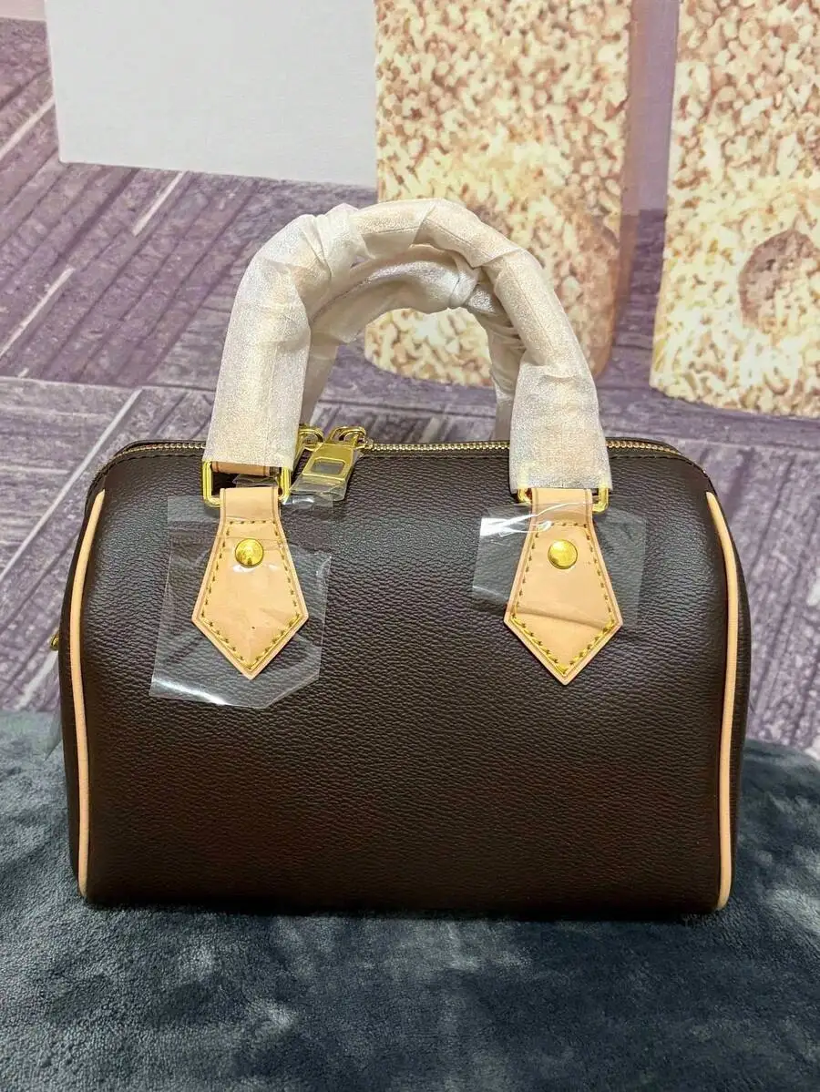 

Brown Bucket Bag With Contrasting Stitching And Adjustable Handle Vintage Style