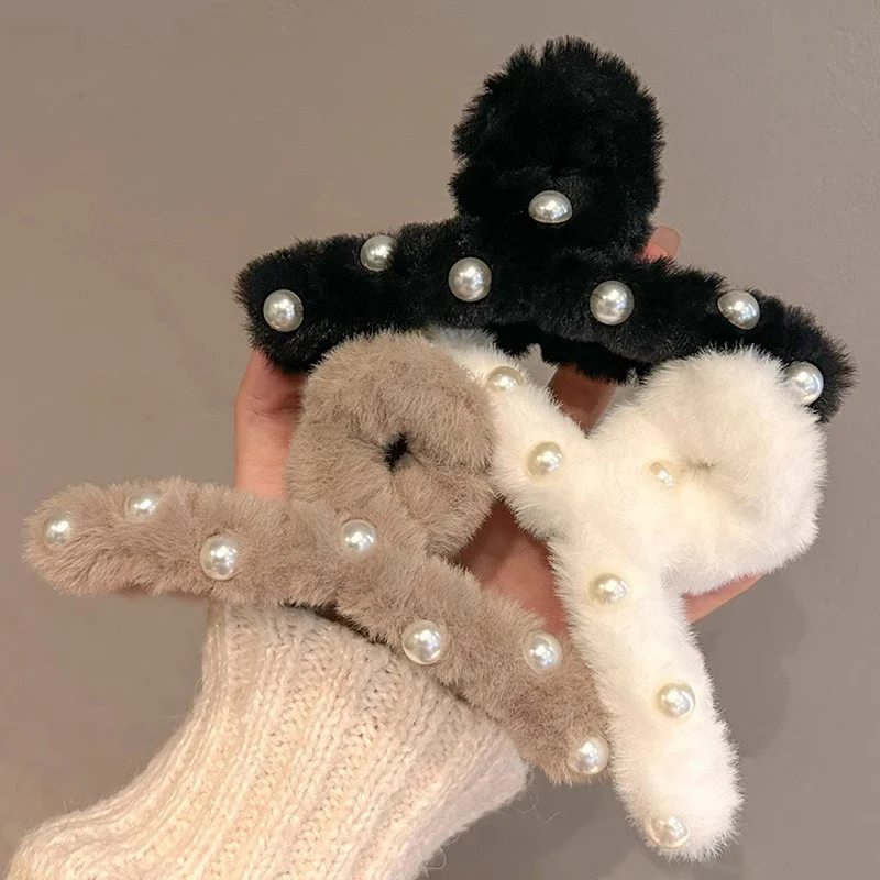 

Cute Versatile Pearl Plush Hair Claw Sweet Large Hair Clip Fashion Shark Clip For Women Girl Autumn Winter Hair Accessories Gift