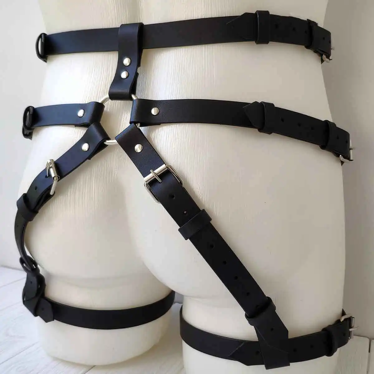 

Sexy Men's Body Leg Harness Belts Pu Leather Adjustable Punk Style Belt Bondage Gay Party Fetish Costume Eoxtic Accessorie
