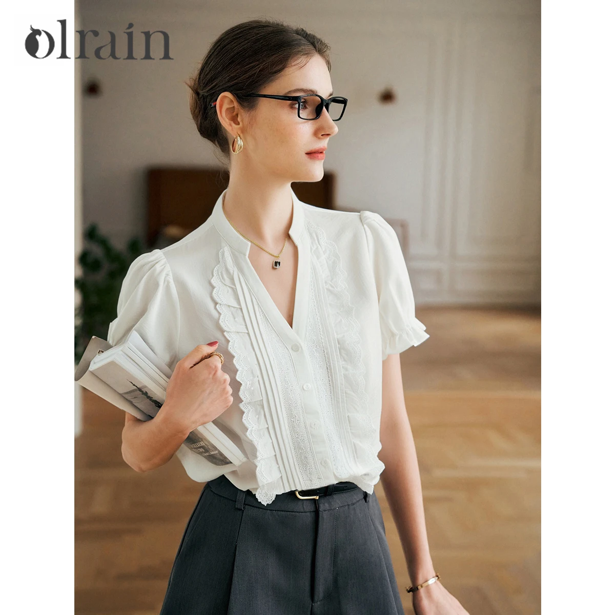 

OLrain Ladies Elegant V-Neck Shirts Woman 2025 Summer Chic Beige French Fashion Short Sleeve Button Up Shirt Female O57XX98899