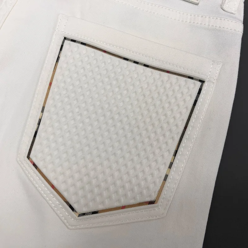 Jeans di lusso leggeri con design stampato alla moda da uomo, abbigliamento da uomo di fascia alta, pantaloni casual elasticizzati slim fit a gamba piccola