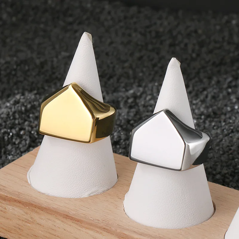 Simple and individual pyramid-shaped smooth stainless steel men's ring