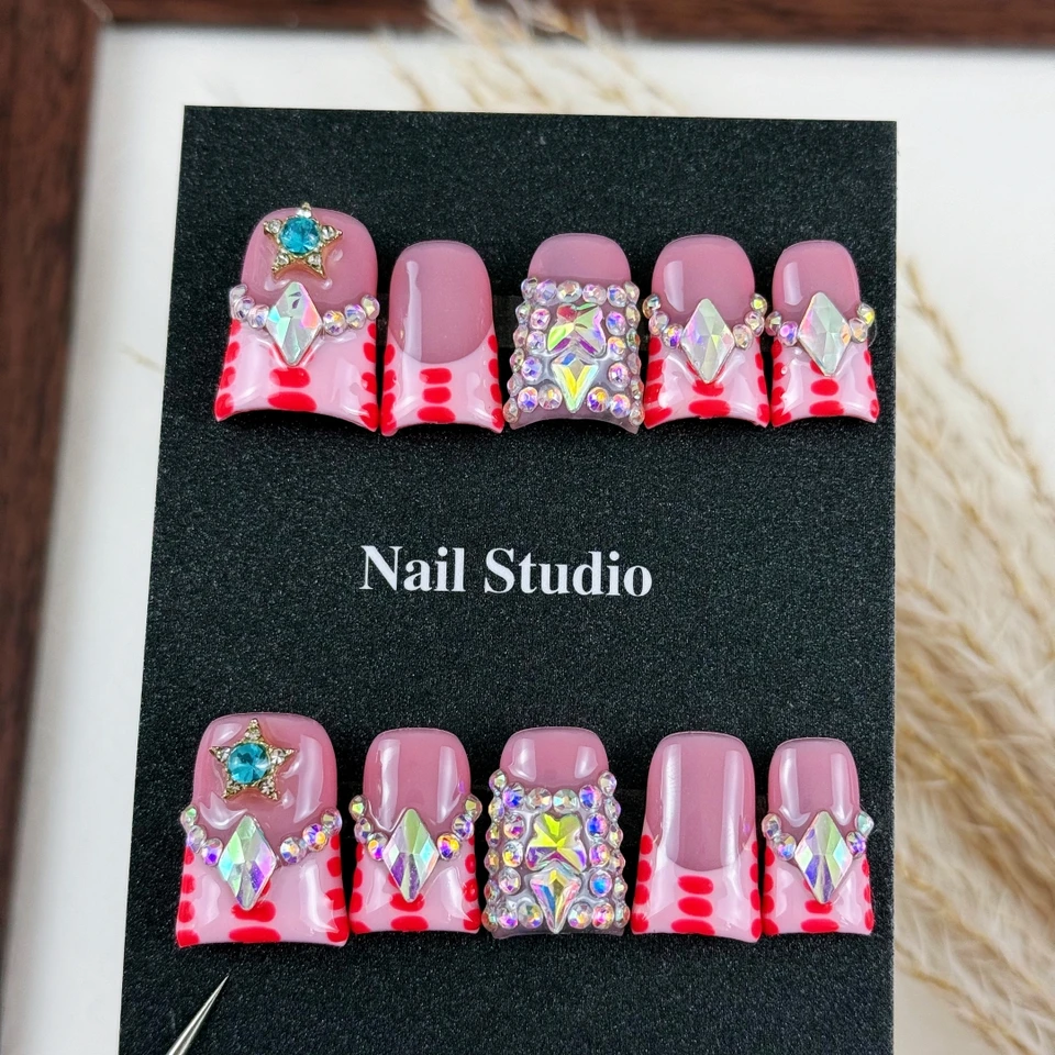 10 piezas de uñas falsas de alta gama estilo dulce y genial, patrones de puntos pintados a mano, diamantes de estrella de cinco puntas, deslumbrantes diamantes apilados 2
