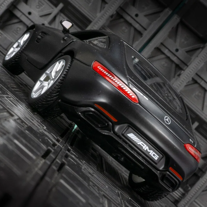 

Maisto 1:24 имитация автомобиля из сплава Mercedes Benz GT, статический орнамент, подарочная дверь, можно открыть
