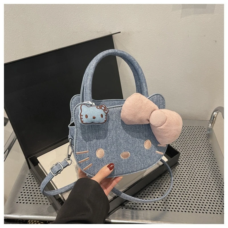 

Новая джинсовая сумка Sanrio с изображением кошки Китти для девочек, милая новая универсальная сумка через плечо, сумка-кроссбоди.