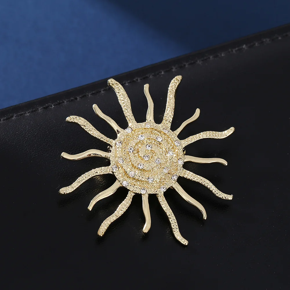 Sun Flower Brooch Pins Crystal Snail Metal Badge 2 Colors Jewelry Accessory For Suit and Dress