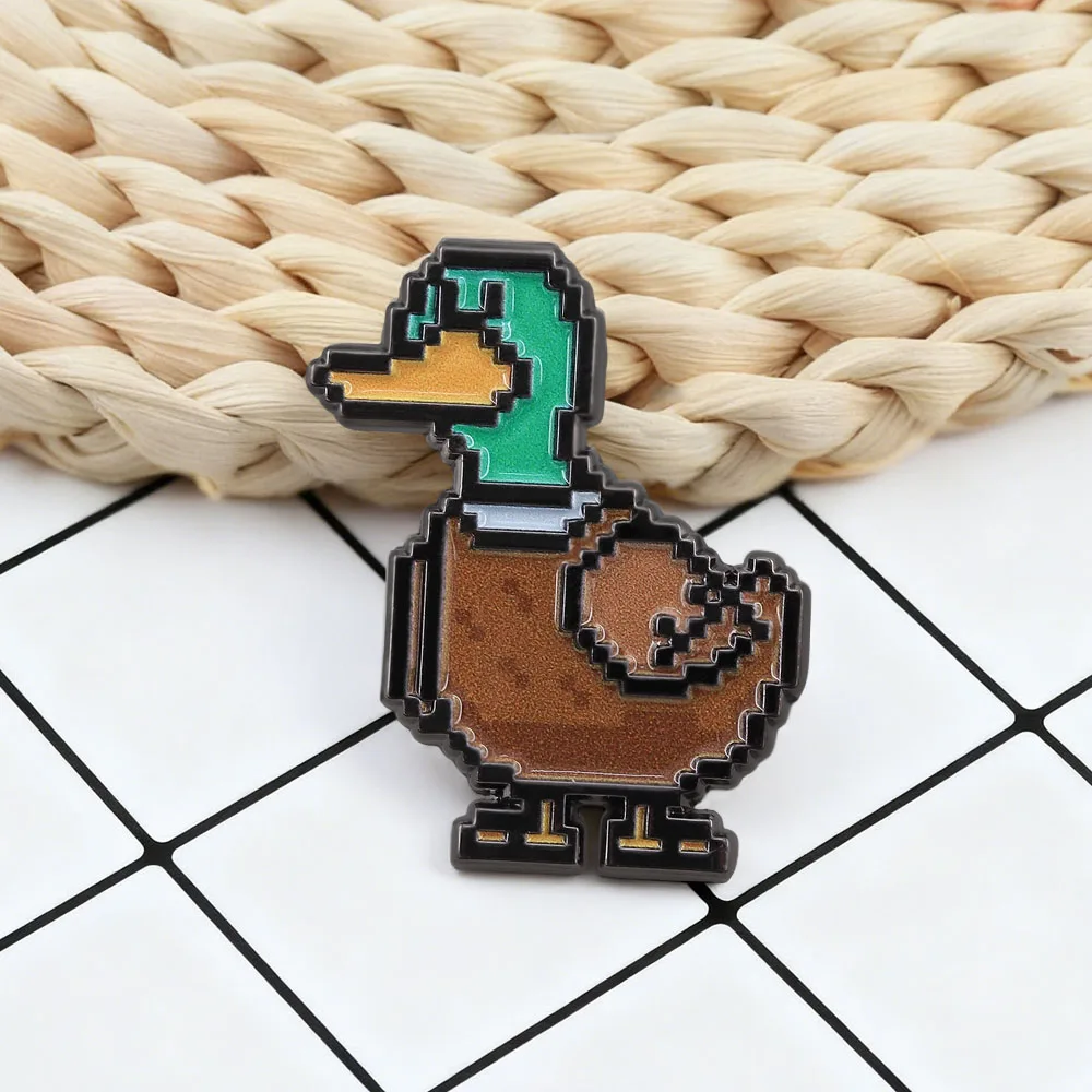 Retro-Pixel-Stil-Entenbrosche, Cartoon-Anas-Platyrhynchos-Abzeichen, niedliche Tierform, Metallnadel, modisches Kleidungsaccessoire, Geschenk. – Detail 4