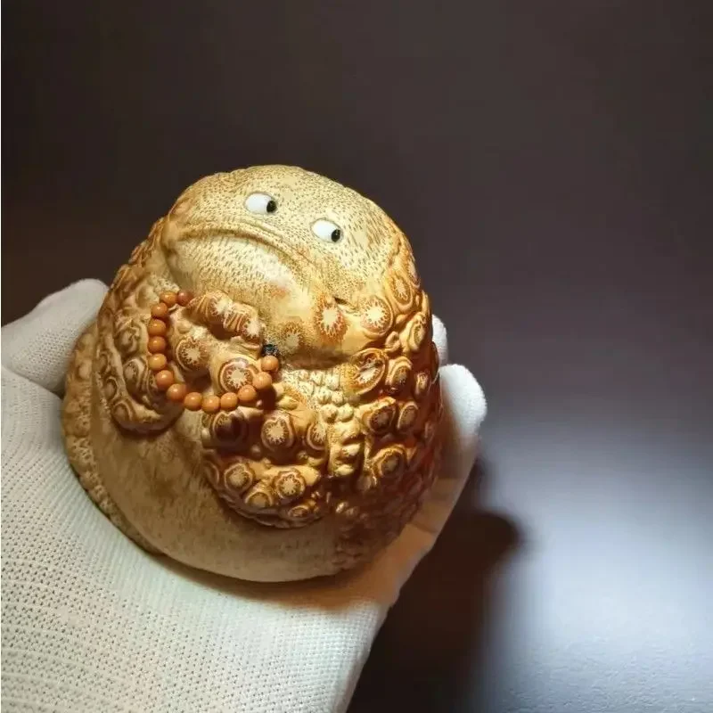 Purely handmade ten-year-old material carving, lucky three-legged enlightenment, golden toad text play handle
