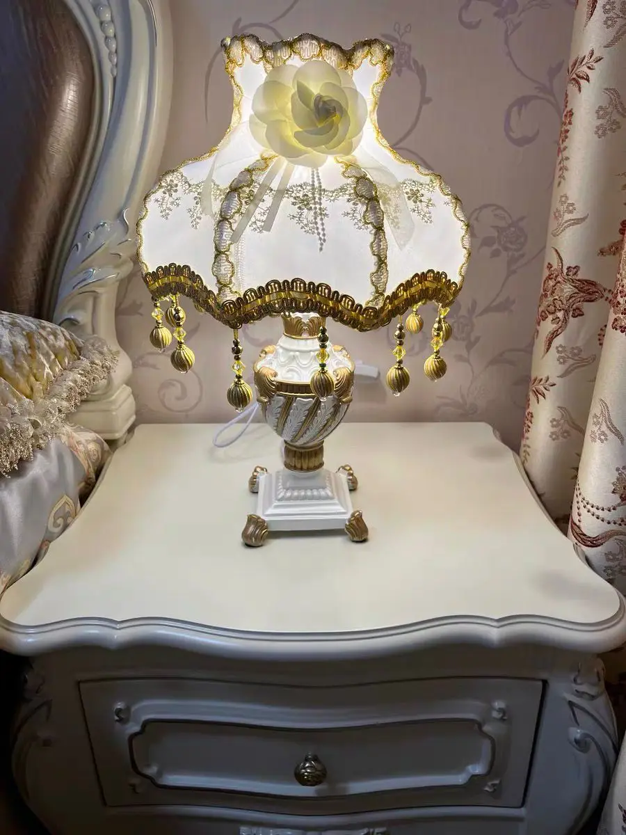 

European lamp creative luxury warm pastoral Princess bedside lamp lamp