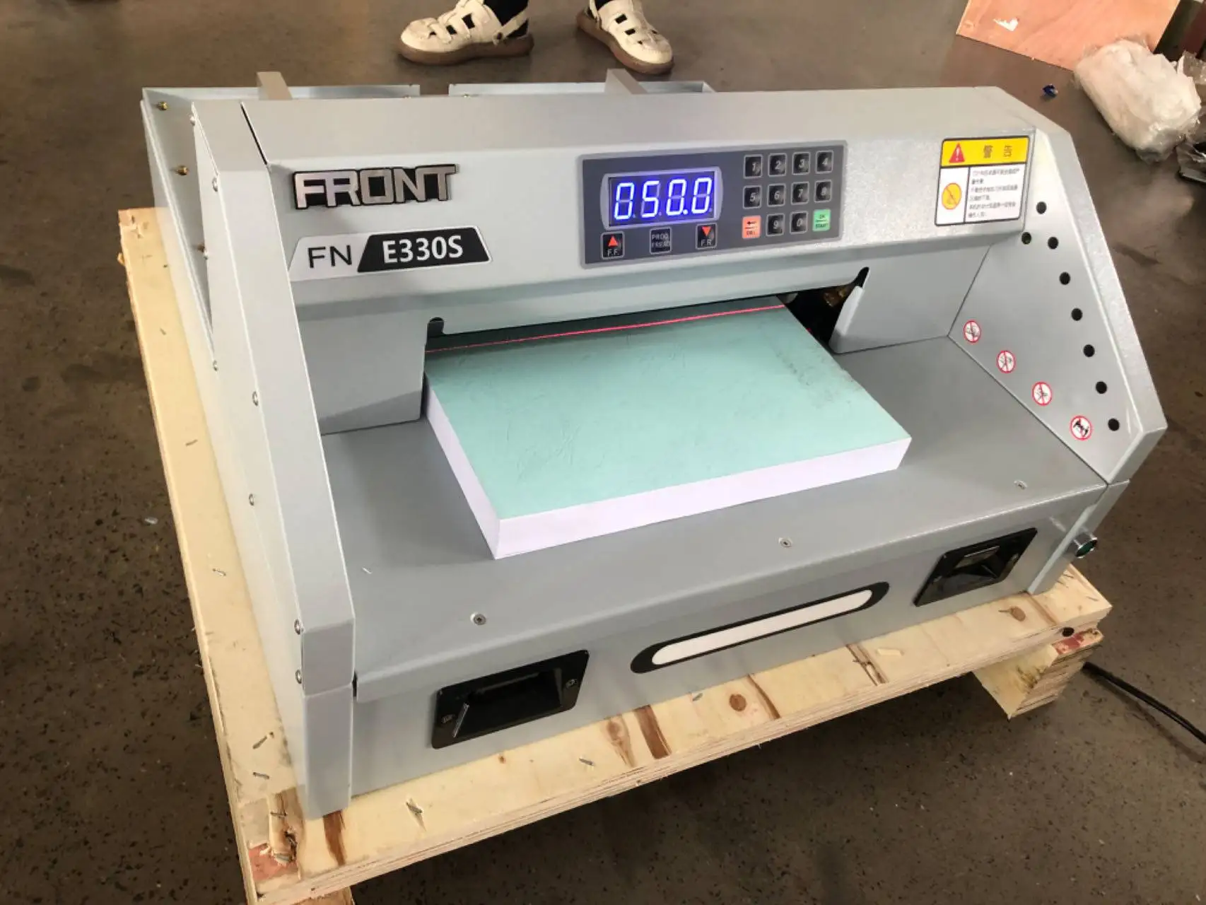 E330S Electric 40-330mm Desktop Paper Cutter CE Certified with Digital Control for A4 Size