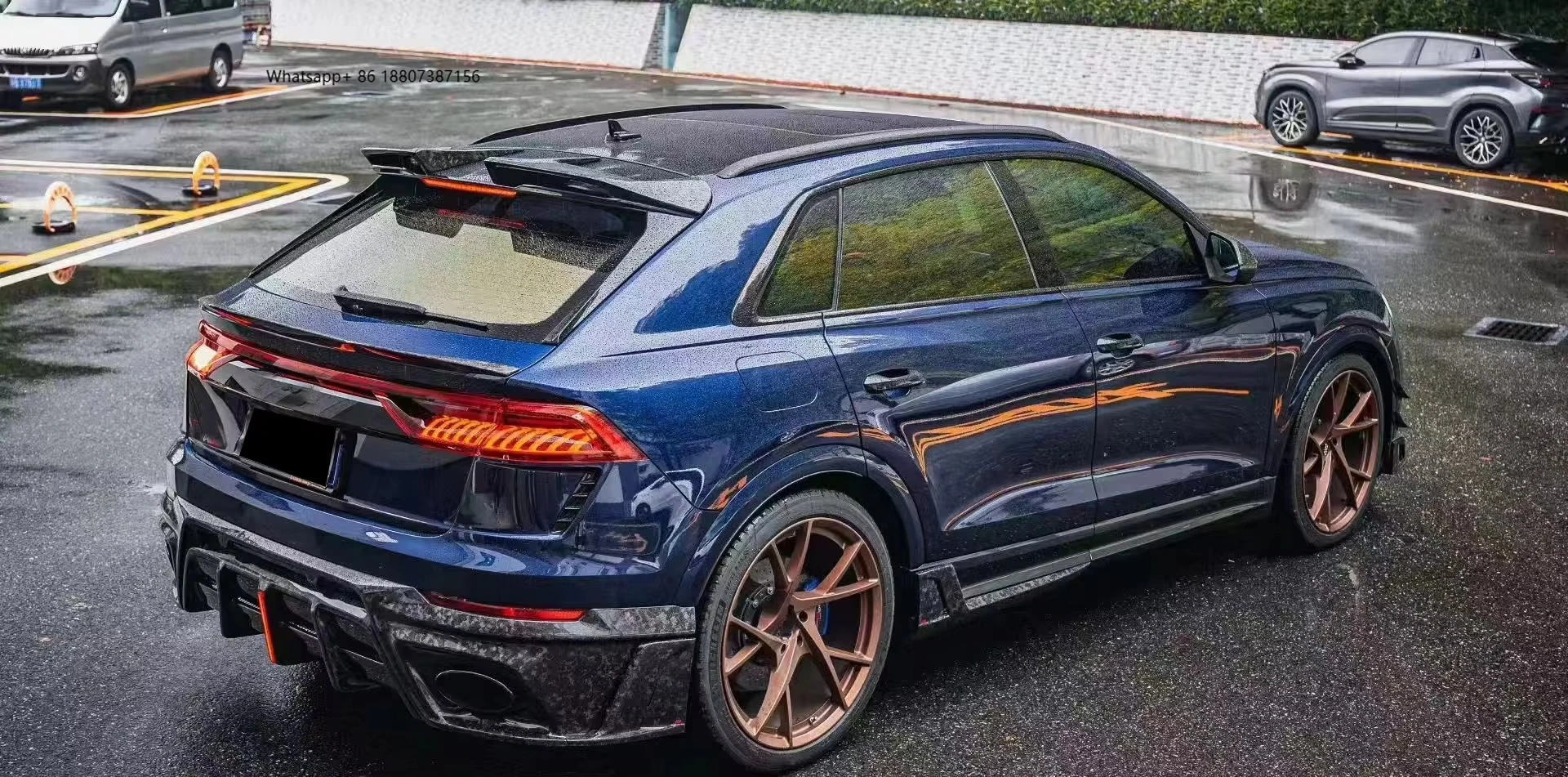 

Карбоновые боковые юбки и бамперы для Audi RSQ8 с вырезами под выхлопную систему - универсальная установка на болтах