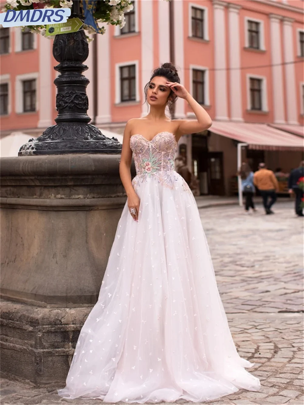 Elegante abito in tulle senza spalline 2024 Elegante abito floreale con applicazioni di lunghezza del pavimento Abito semplice a trapezio Abiti da festa da sposa