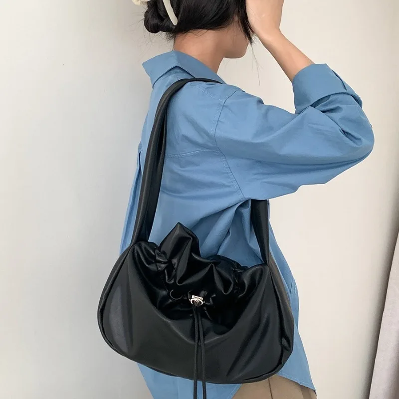 

Korean Spring Summer Popular Ruched Drawstring Pack All-match Soft Large Capacity Outdoor Commuter Shoulder Bolsas Literary Bag