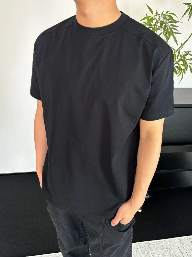Solid color short-sleeved shirt,perfect for summer wear, versatile style, simple and breathable, suitable for various occasions.