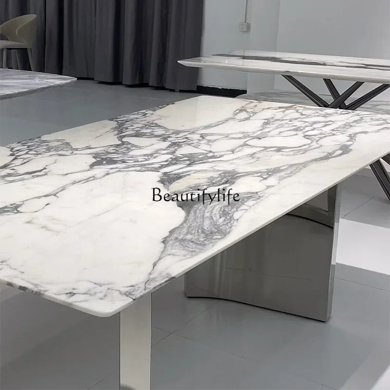 Nieuwe stijl Nieuwe Franse witte geïmporteerde natuurlijke marmeren eettafel, eenvoudige high-end lichte luxe grote bloem witte luxe stenen din